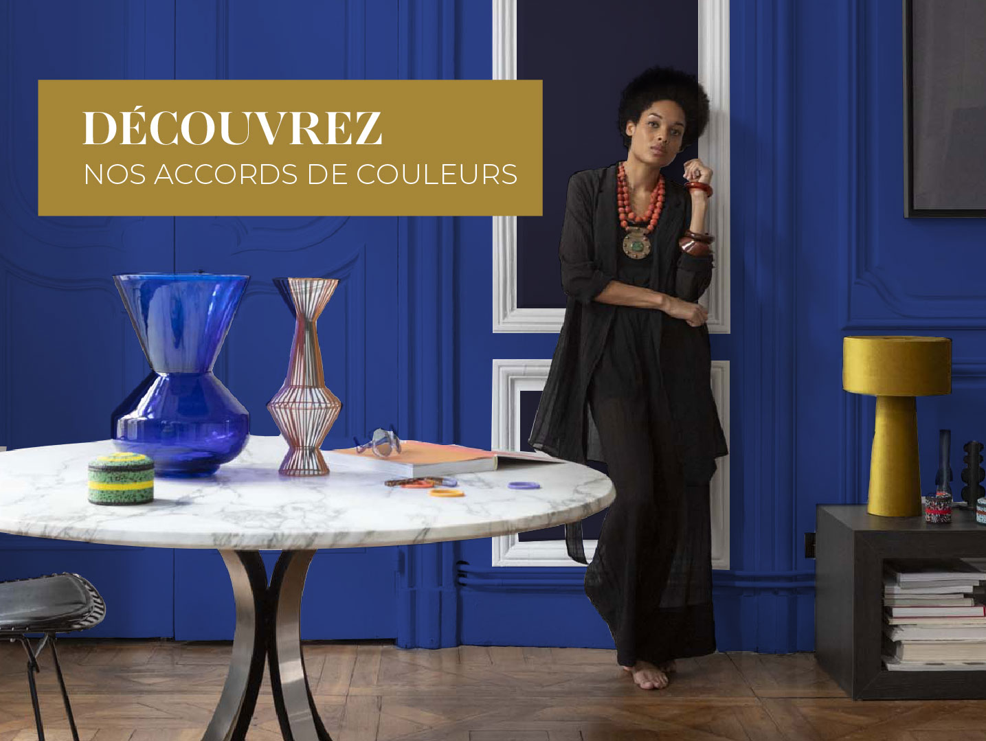 peinture bleue songe d'orient d'hypnotik dans un salon